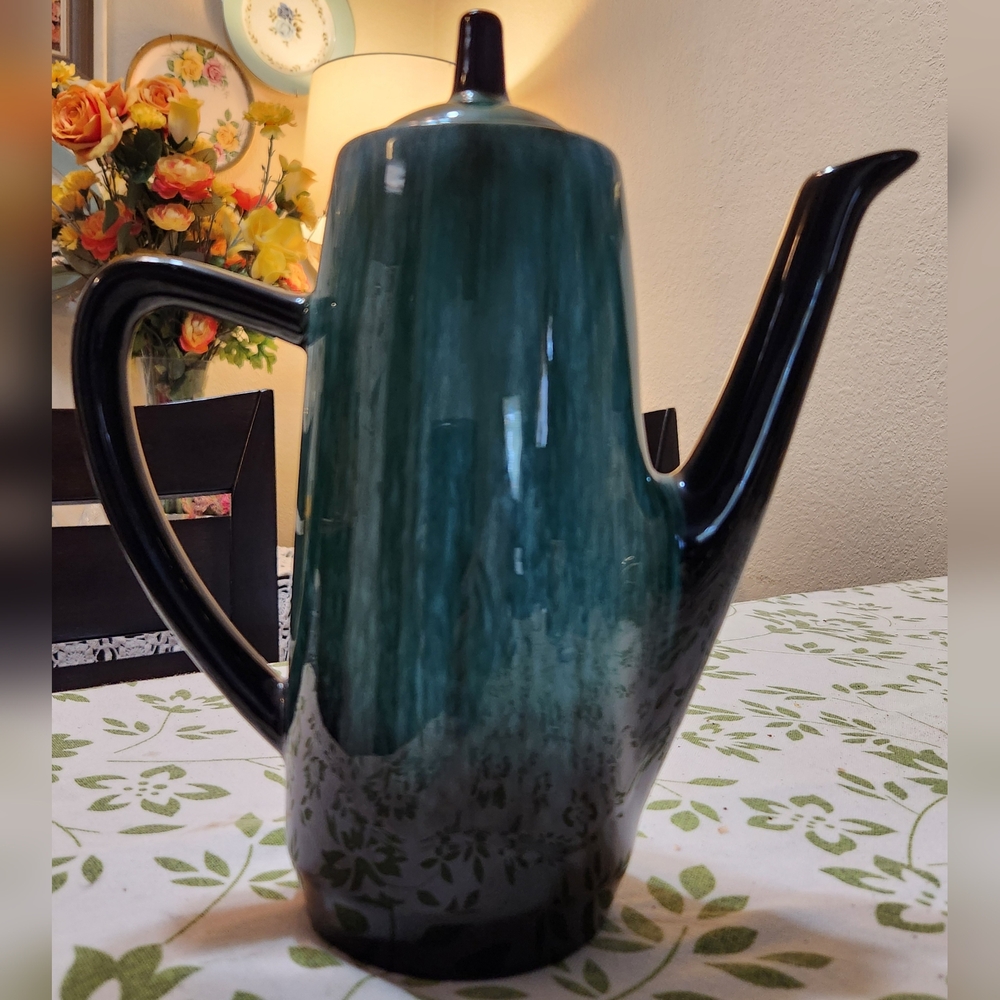 Vintage Coffee/Tea Pot, BLUE MOUNTAIN Pottery